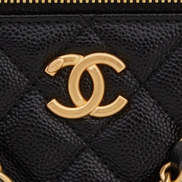 CHANEL BLACK CAVIAR QUILTED PICK ME UP VANITY CASE BAG (2022) - Picture 8 of 10